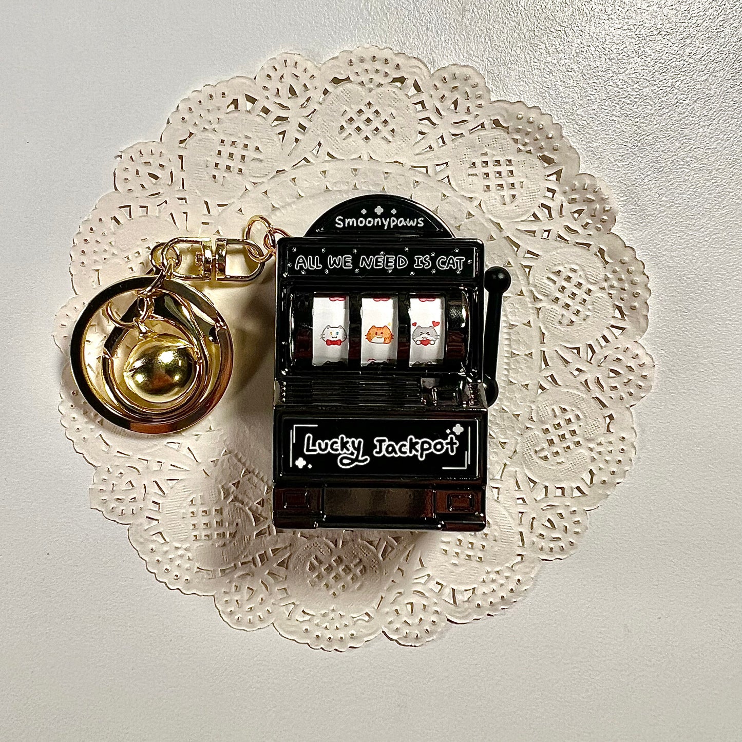 Lucky Cat Slot Machine Keychain, Mini Jackpot Spinner Charm, Cute Cat Lovers Gift, Gacha Keyring, Fun Collectible Accessory